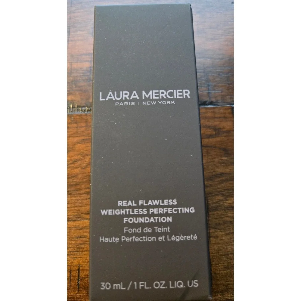 Laura Mercier Real Flawless Weightless Perfecting Foundation‎ 5W1 Sienna 1oz NEW